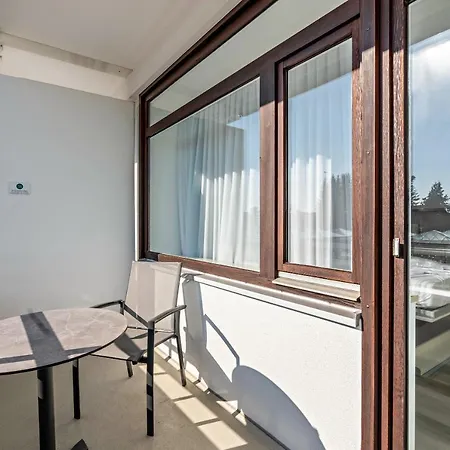 Apartment Huber Living Basic 208